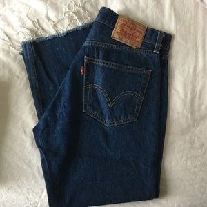 Vintage LEVI 501 Mediumwash distressed denim jeans